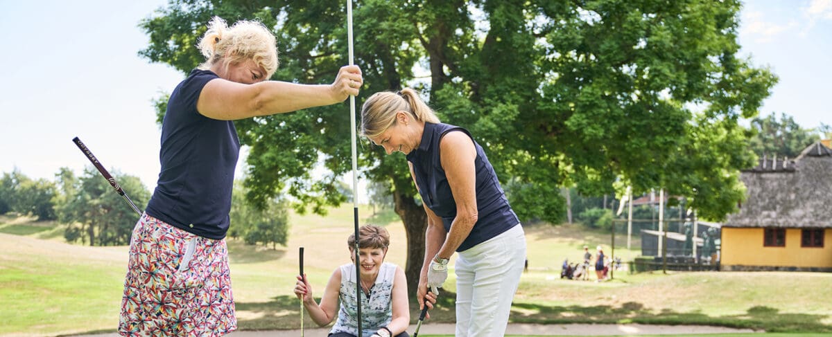 kvinder-golf-put